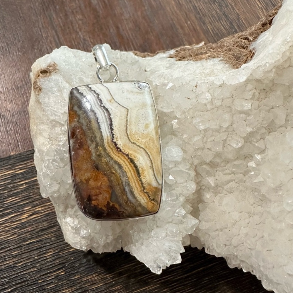 Laguna Lace Agate 925 Sterling Silver Gemstone Pendant Elegant Brown Cream